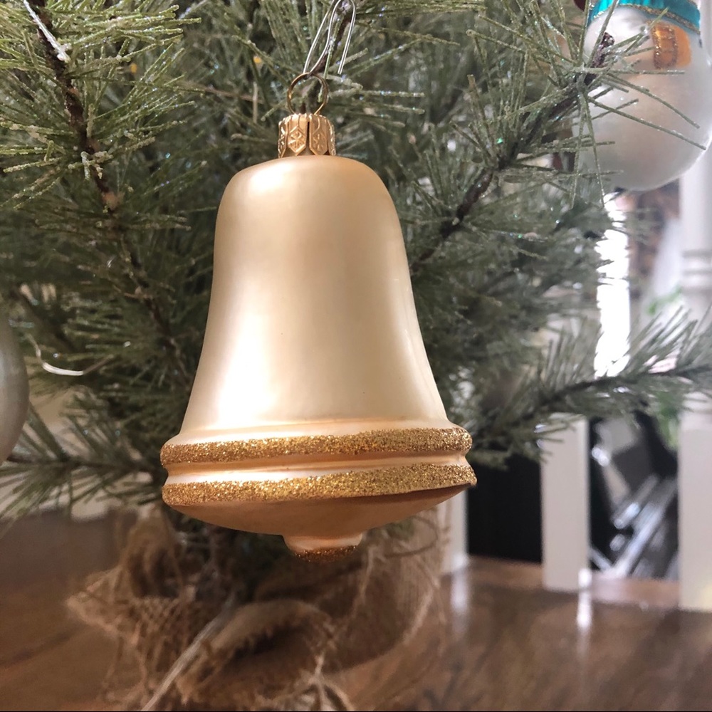 WHITE GOLD CLOCHE ORNAMENT
